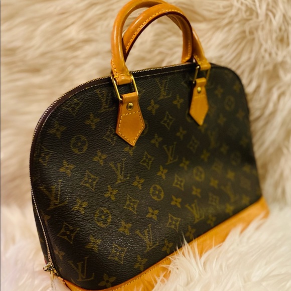 Louis Vuitton logo Alma PM authenticated by Entrupy. Excellent condition. - Picture 2 of 13